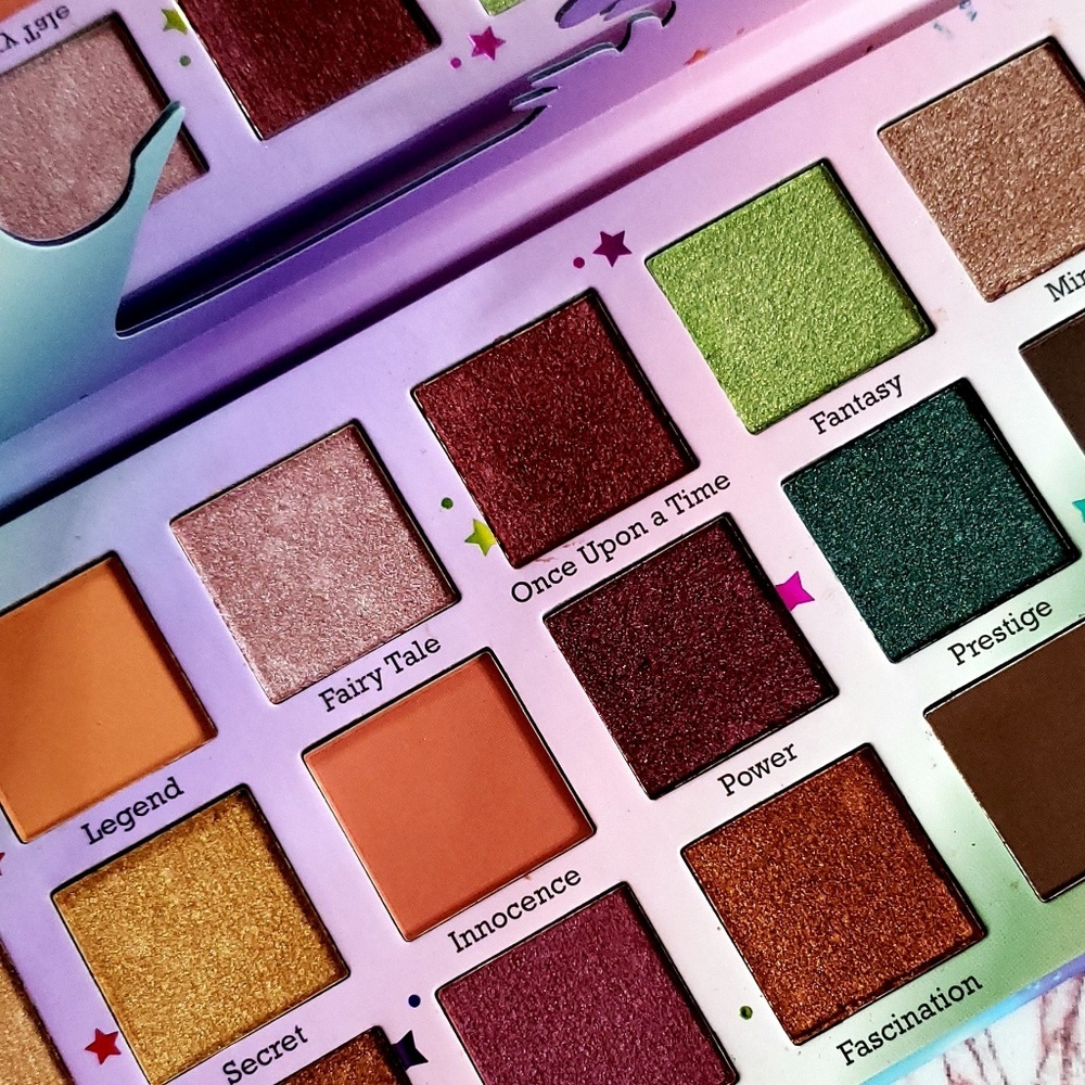 STAY MAGICAL EYESHADOW PALETTE